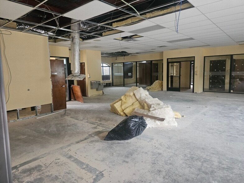 More Photos Of 720 W Nathan Lowe Rd, Arlington Medical For Sale