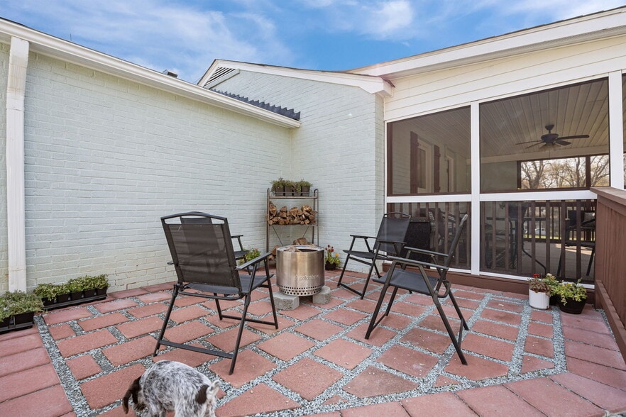 More Photos Of 10612 Durham Rd, Timberlake Flex For Sale