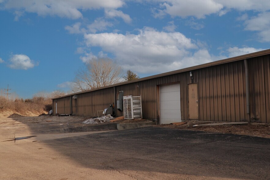 More Photos Of 6704 Pingree Rd, Crystal Lake Manufacturing For Lease