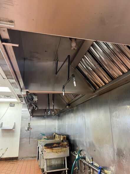 More Photos Of 10811 NE 23rd St, Spencer Restaurant For Lease