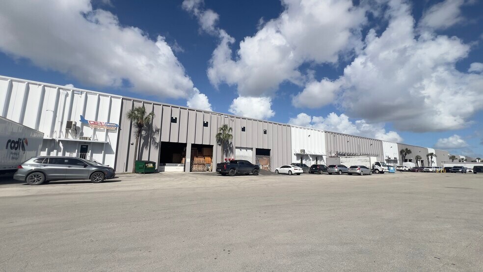 More Photos Of 9700-9770 NW 91st Ct, Medley Manufacturing For Lease