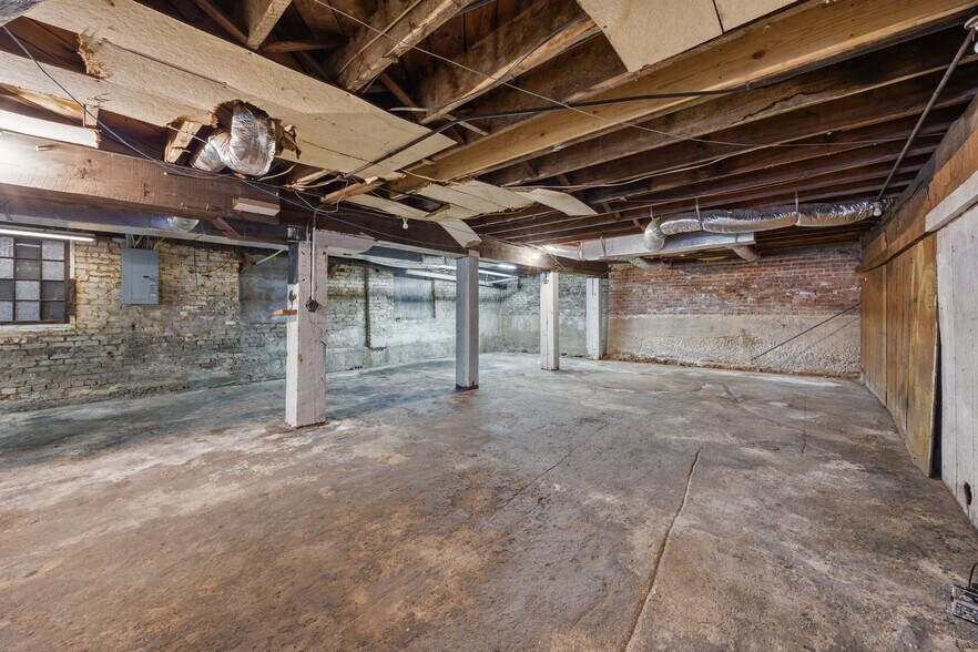 More Photos Of 1108 S Salisbury, Spencer Freestanding For Sale