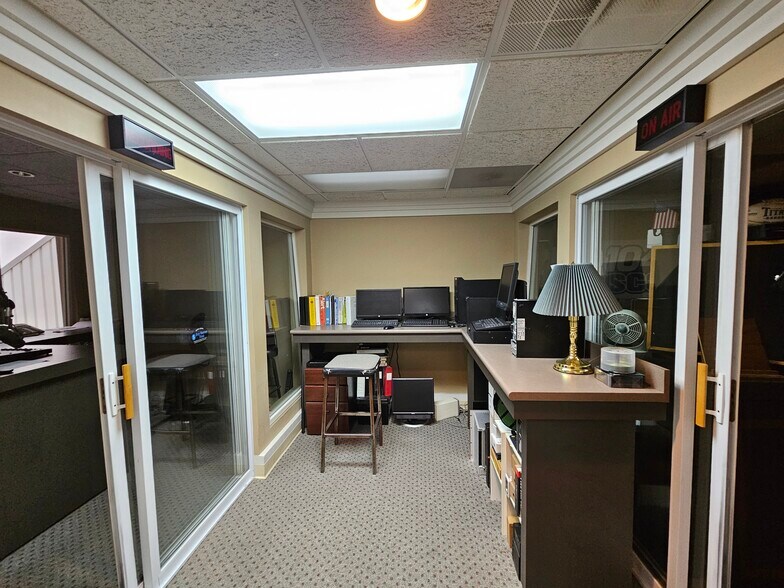 More Photos Of 113 W Public Sq, Glasgow Office For Sale