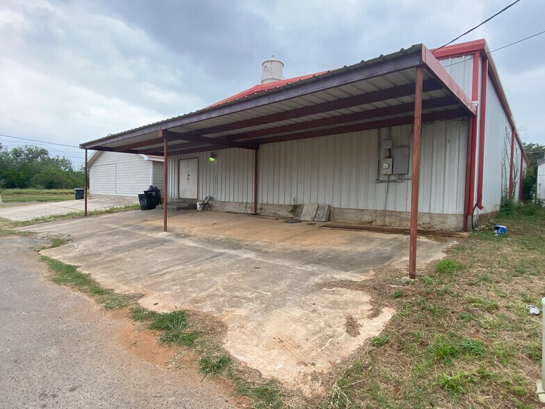 More Photos Of 119 S Commerce St, Dilley Storefront Retail Residential For Sale