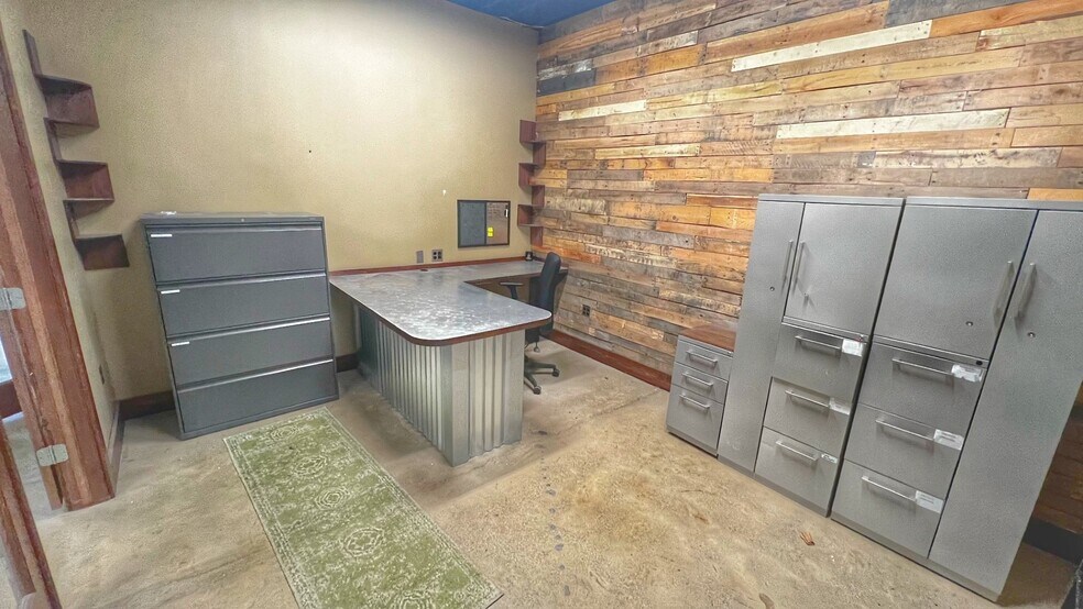 More Photos Of 378 S Van Buren St, Barberton Industrial For Lease