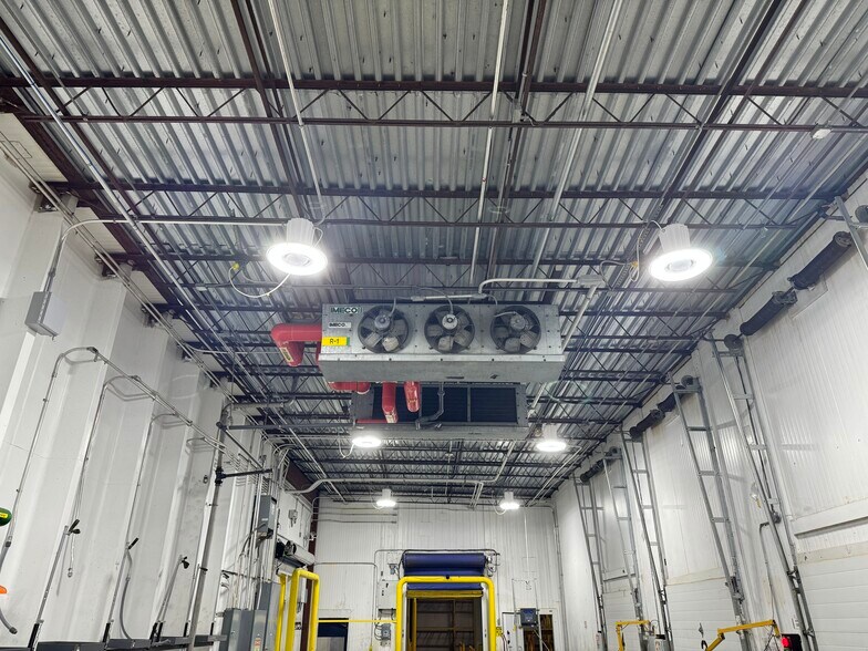 More Photos Of 5441 W 5th St, Jacksonville Warehouse For Sale