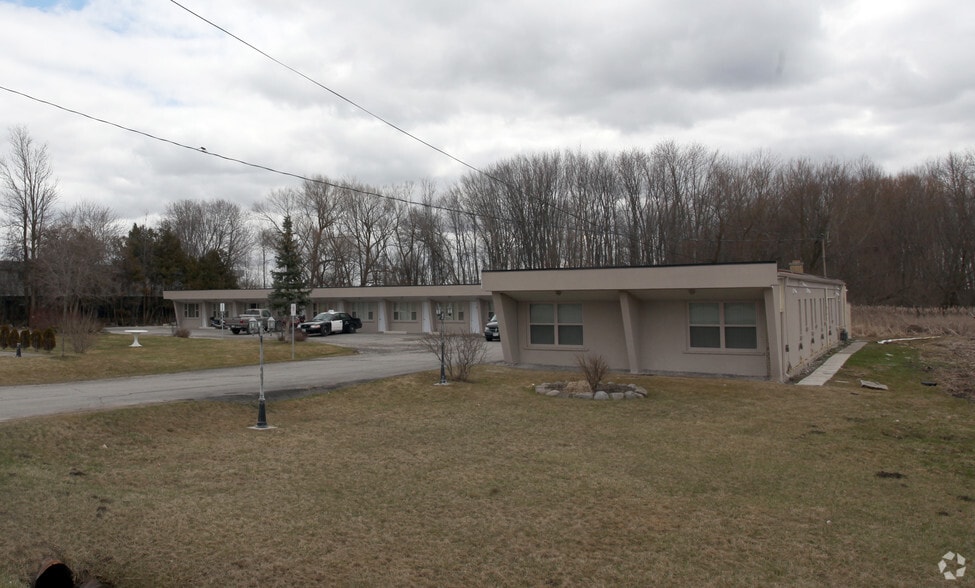 More Photos Of 20590 Highway 11, Bradford West Gwillimbury Hotel For Sale