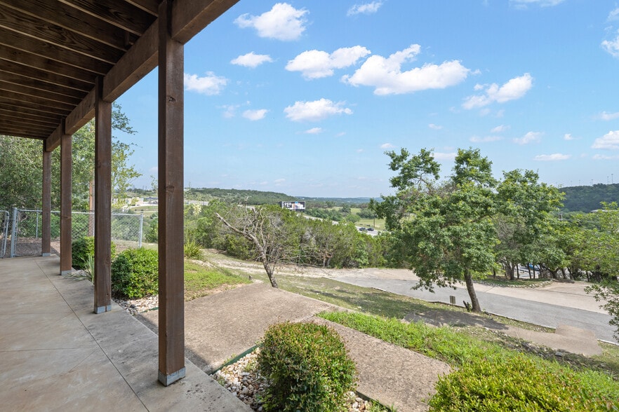 More Photos Of 19019 TX-71, Spicewood Office Residential For Lease