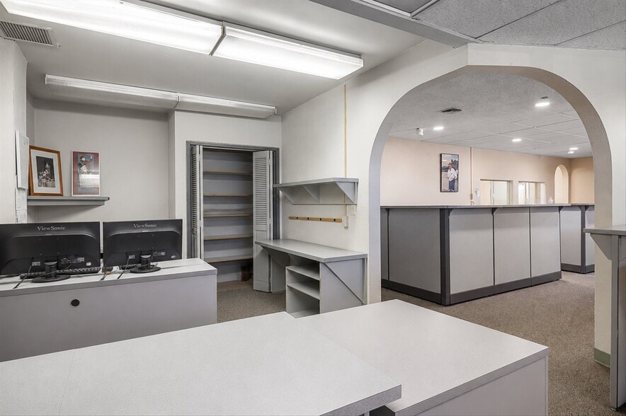 More Photos Of 1375 13th St SE, Salem Office For Sale