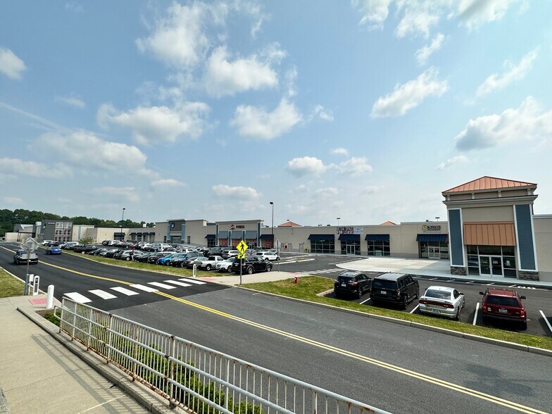 More Photos Of 262 Swansea Mall Dr, Swansea Unknown For Lease