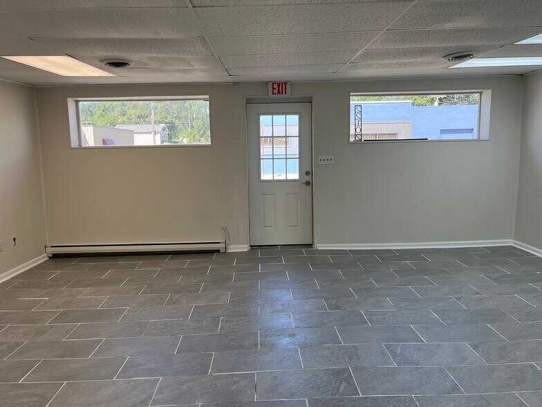 More Photos Of 22100-22200 John R Rd, Hazel Park Office For Lease