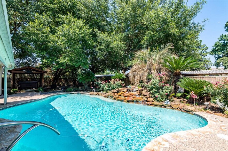 More Photos Of 30729 Mcguinness Dr, Spring Office For Sale