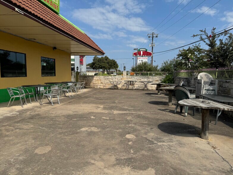 More Photos Of 315 N Bell Blvd, Cedar Park Restaurant For Lease