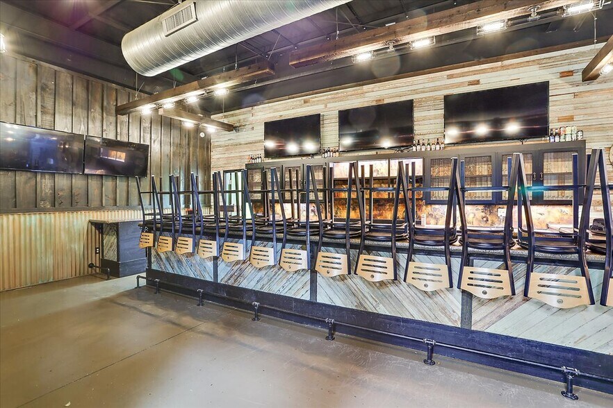More Photos Of 15 Jackson Cir, Florence Restaurant For Sale