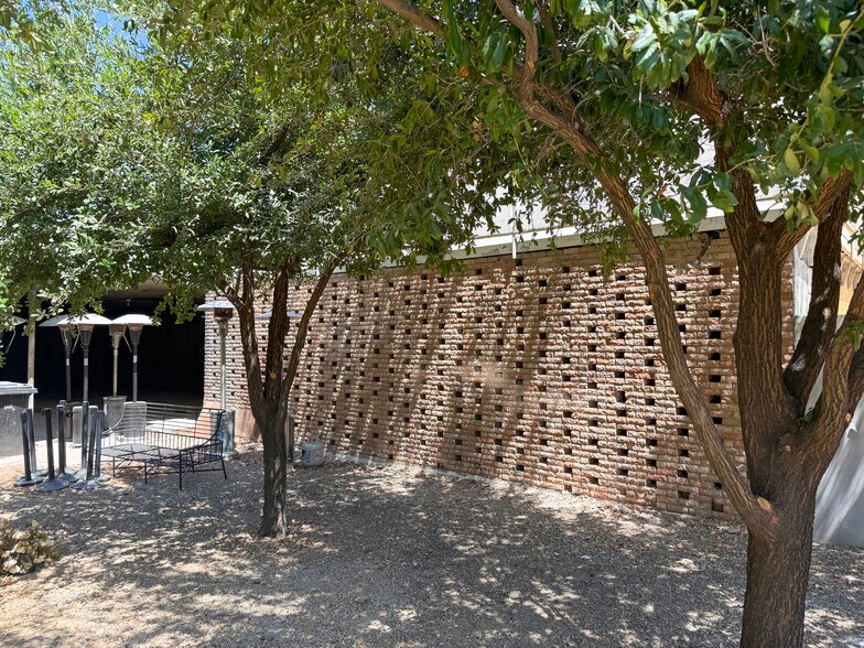 More Photos Of 1011 N Central Ave, Phoenix General Retail For Sale