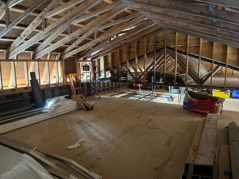 More Photos Of 2985 Mill Pl, Sauquoit Manufacturing For Sale