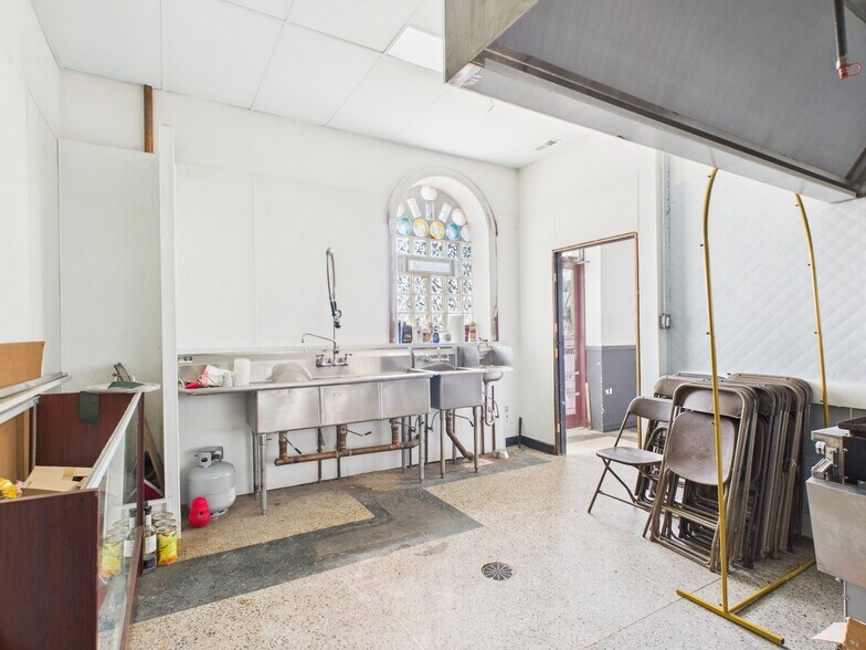 More Photos Of 1800 W Pershing Rd, Chicago Restaurant For Lease