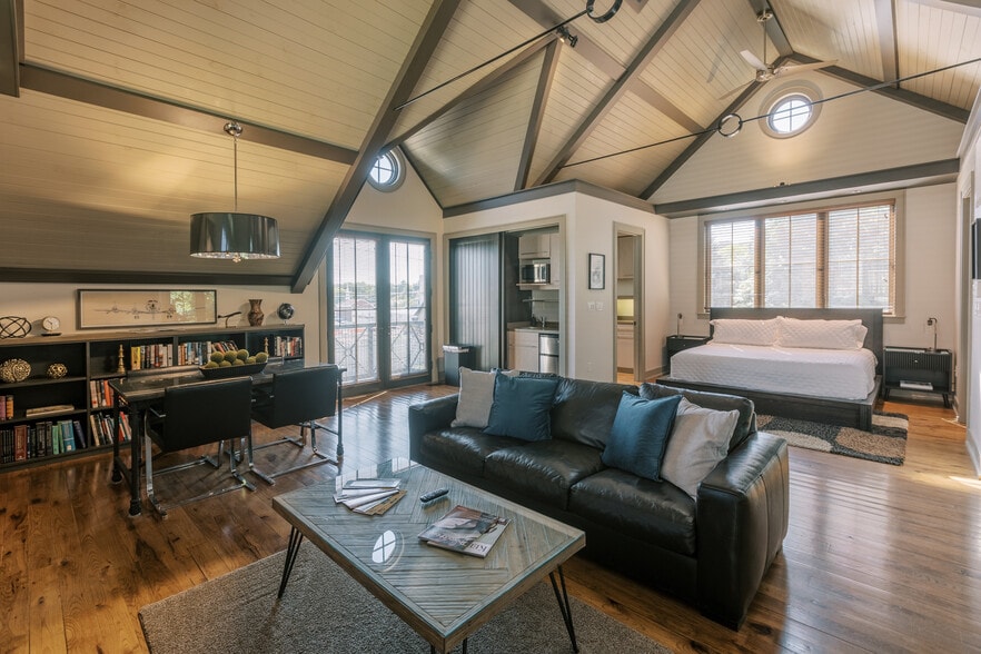 More Photos Of 300 Madison Pl, Lexington Apartments For Sale