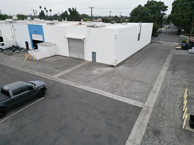 More Photos Of 16100-16122 Orange Ave, Paramount Manufacturing For Lease