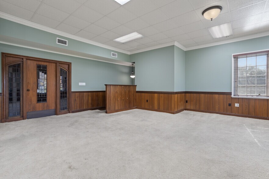 More Photos Of 282 Lameuse St, Biloxi Office For Sale