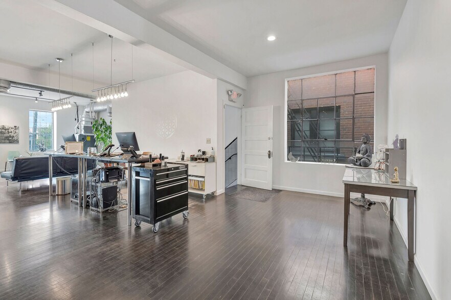 More Photos Of 6091-6095 Montgomery Rd, Cincinnati Storefront Retail Office For Lease