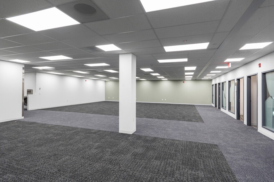 More Photos Of 200-206 Welsh Rd, Horsham Township Research And Development For Lease