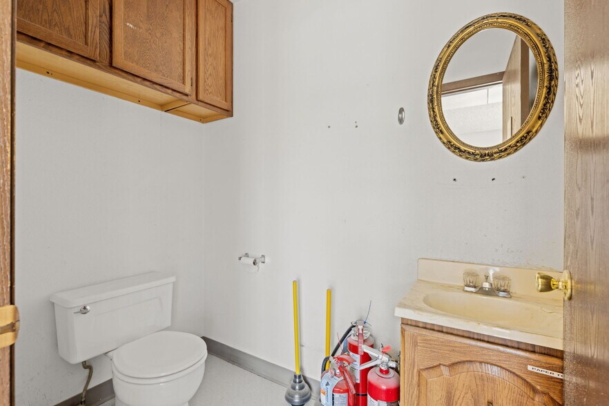 More Photos Of 20 3rd Ave, Longmont Medical For Sale