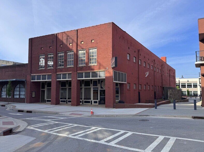 More Photos Of 131 Bradford St, Gainesville Storefront Retail Office For Lease