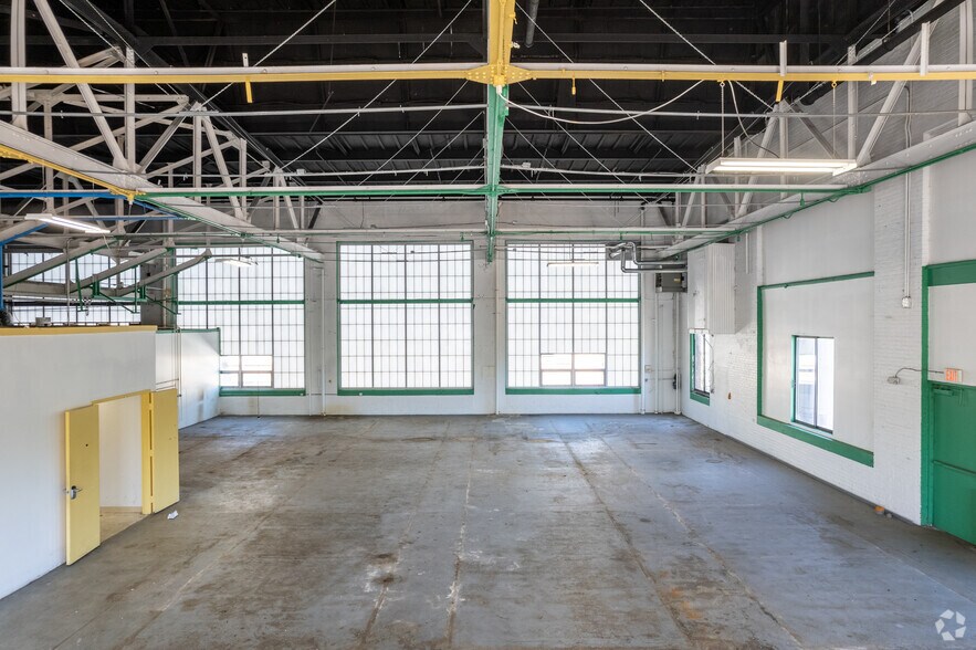 More Photos Of 290 Pratt St, Meriden Light Manufacturing For Lease