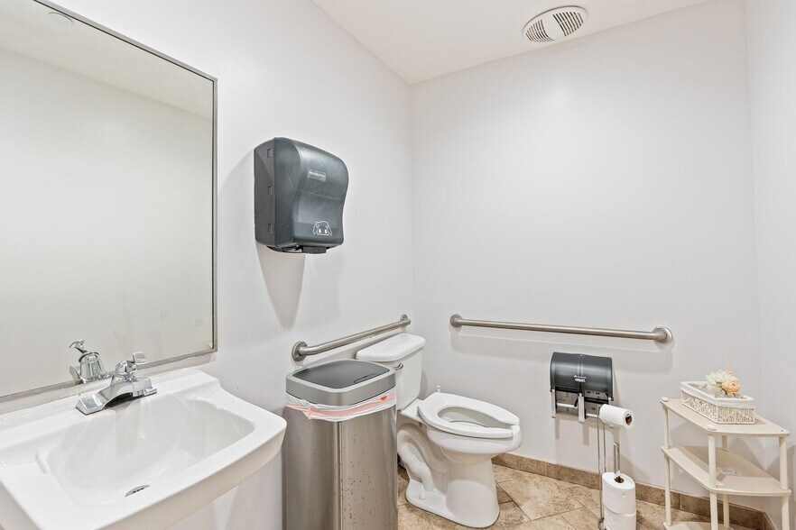 More Photos Of 8865 Commodity Cir, Orlando Office For Sale