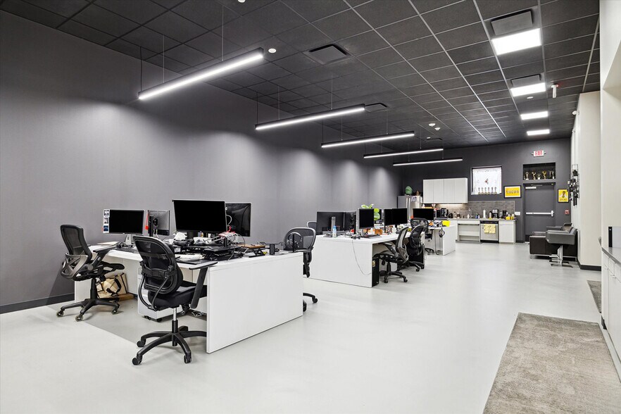 More Photos Of 4010 Canal St, Houston Warehouse For Sale