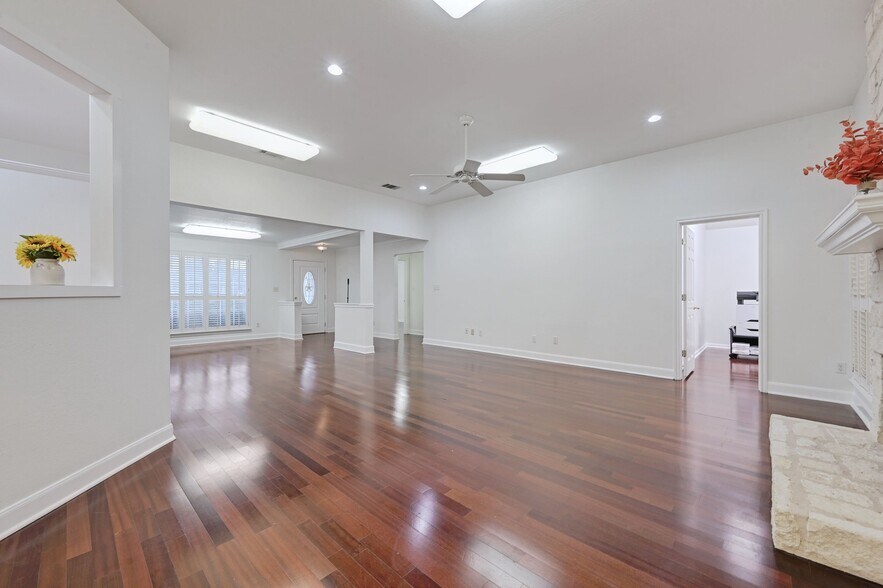 More Photos Of 13810 Fm 1826, Austin Office Residential For Sale