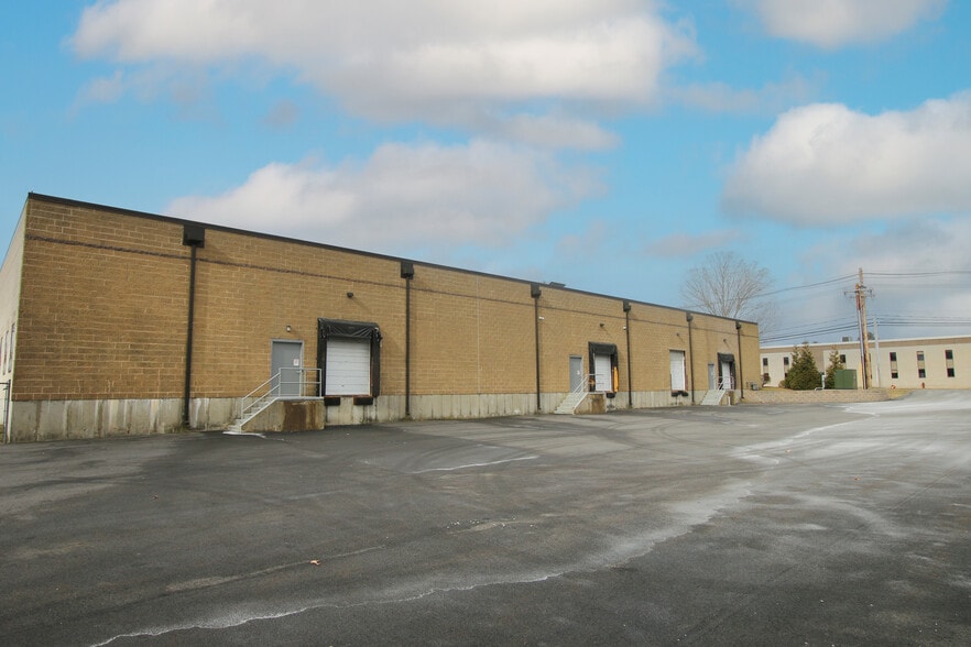 More Photos Of 54 Concord St, North Reading Light Manufacturing For Sale