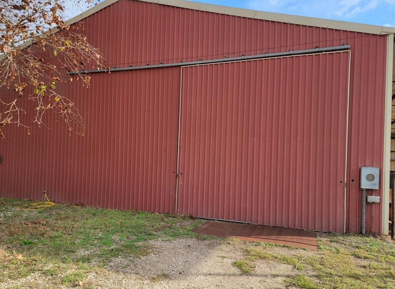 More Photos Of 221-E Avenue C, Milano Industrial For Lease