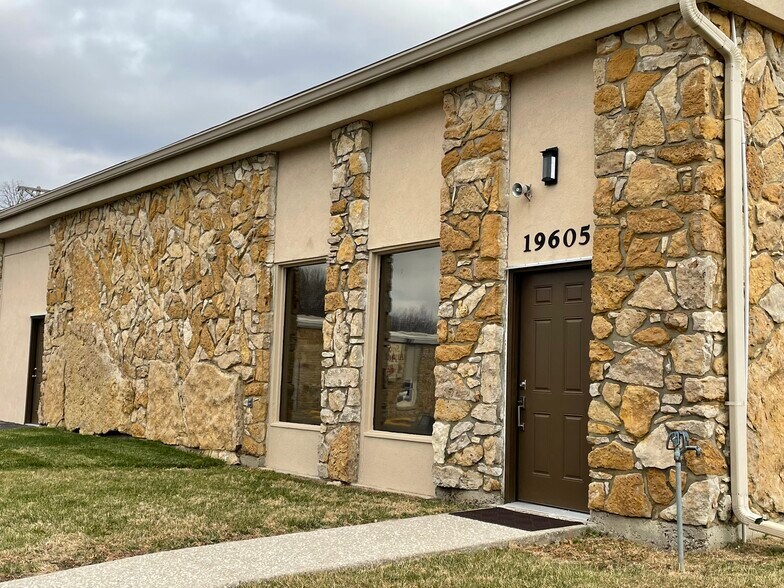More Photos Of 19605 E 40 Hwy, Independence Warehouse For Sale