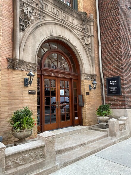 More Photos Of 601-623 N State St & 4 E Ohio St, Chicago Coworking Space