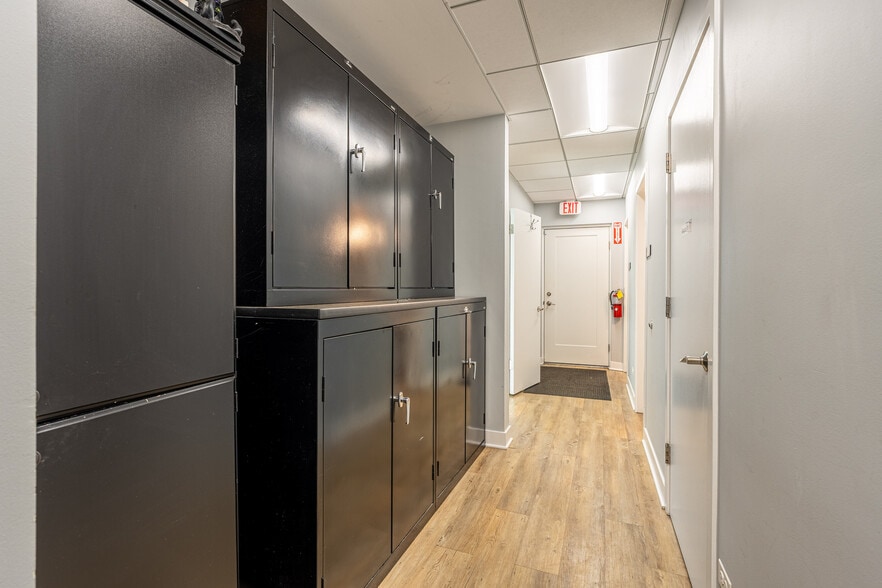 More Photos Of 912 Busse Hwy, Park Ridge Office For Lease