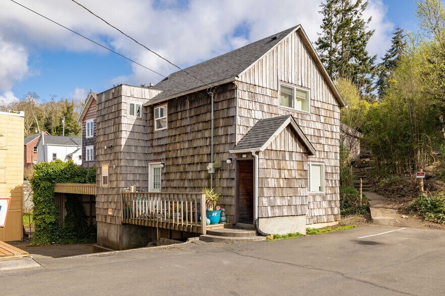 More Photos Of 175 W Bond St, Astoria Storefront Retail Residential For Sale