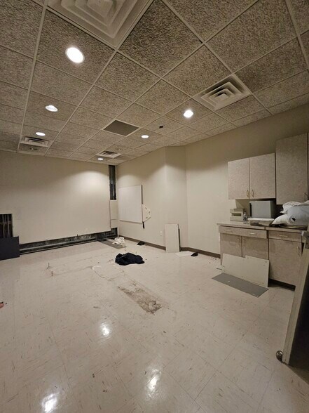 More Photos Of 1120 Professional Blvd, Evansville Office For Sale