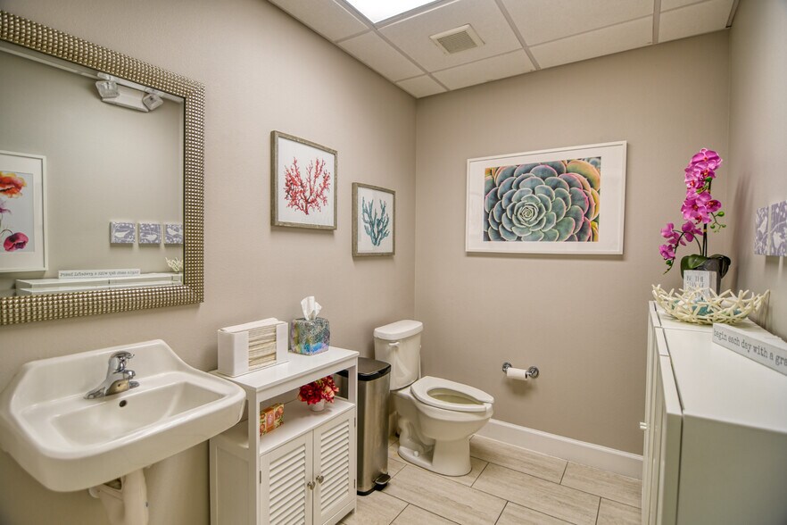 More Photos Of 5245 Office Park Blvd, Bradenton Office For Sale