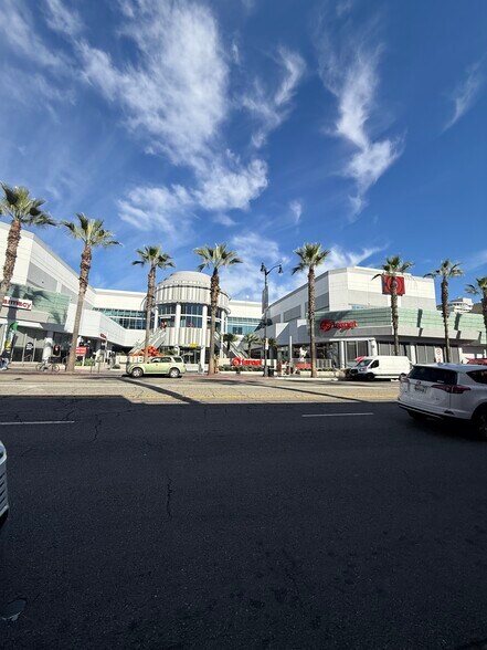 More Photos Of 7036 1/2 Hollywood Blvd, Hollywood Storefront Retail Residential For Lease