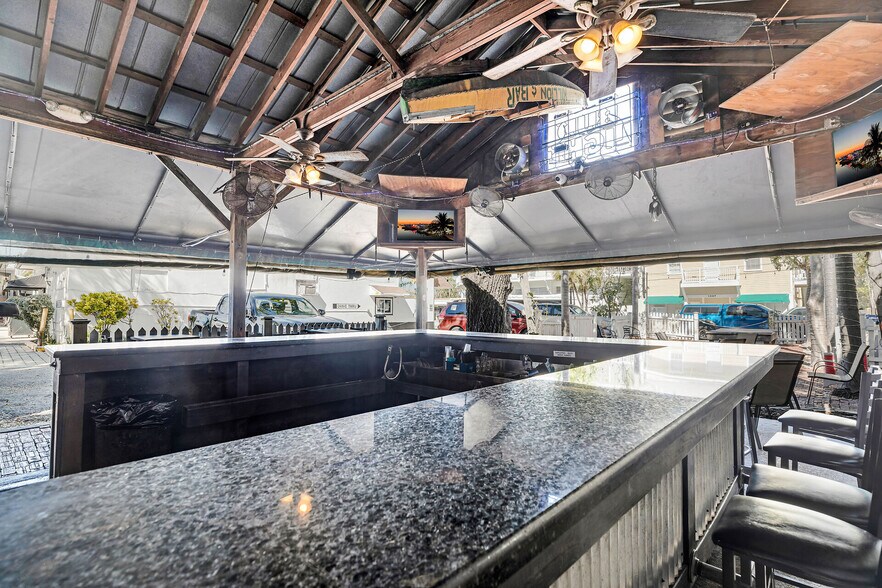 More Photos Of 1000-1006 Truman Ave, Key West Bar For Sale