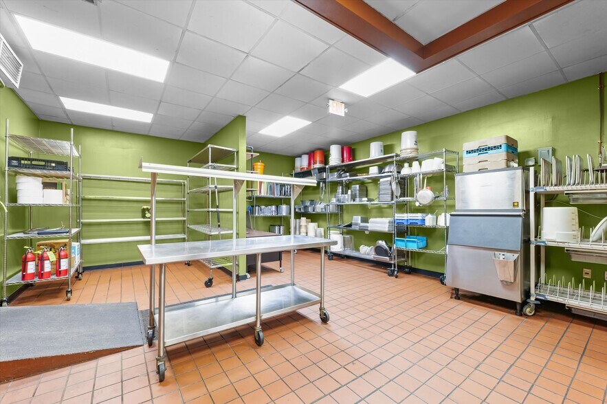 More Photos Of 201 N Broadway Ave, Urbana Restaurant For Sale