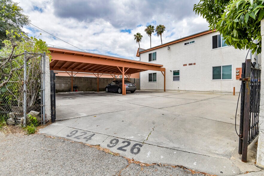 More Photos Of 924 W Clark Ave, Burbank Multifamily For Sale
