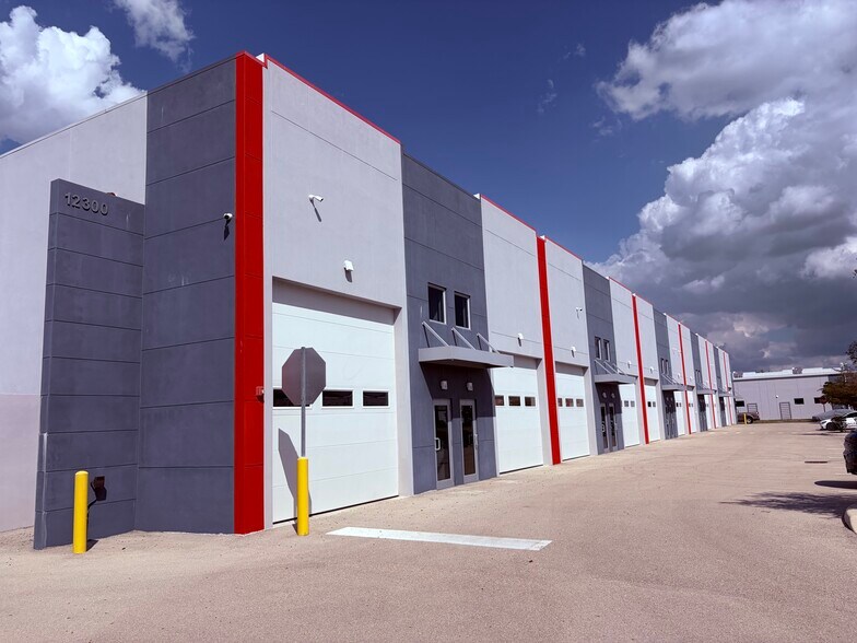 More Photos Of 12300 Itec Park dr, Fort Myers Warehouse For Sale