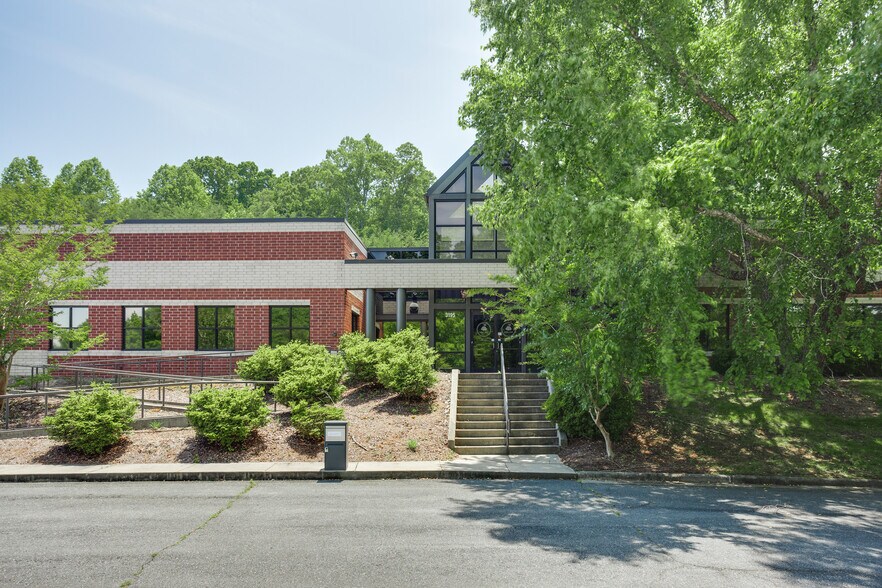 More Photos Of 3195 Centre Park Blvd, Winston-Salem Manufacturing For Sale