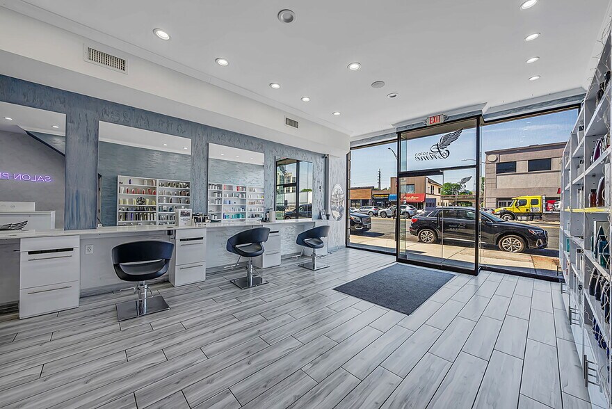 More Photos Of 218 Sunrise Hwy, Rockville Centre Storefront Retail Residential For Lease