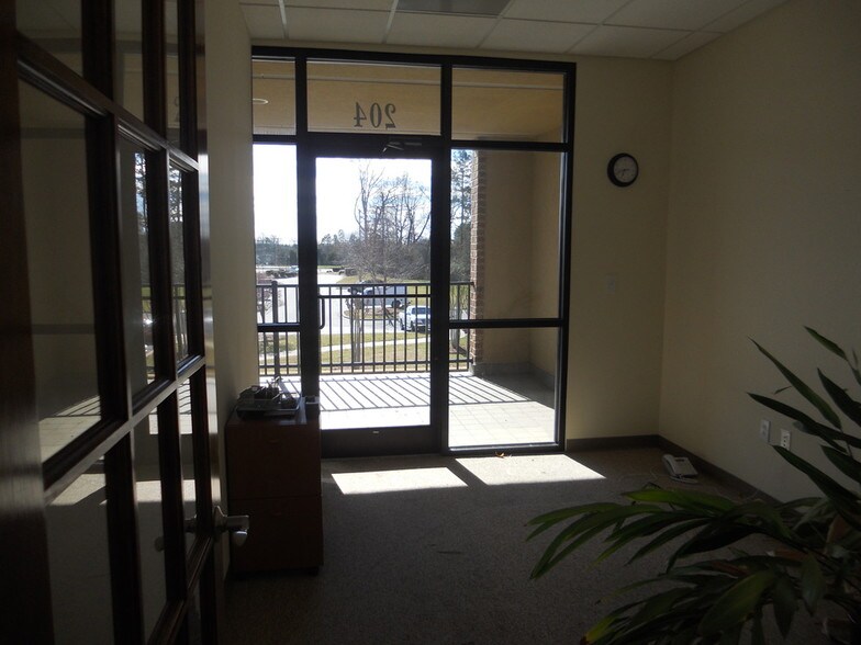 More Photos Of 862 Brawley School Rd, Mooresville Freestanding For Lease