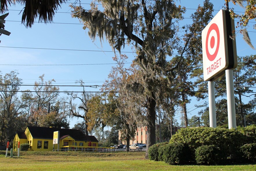 More Photos Of 2205 Apalachee Pky, Tallahassee Restaurant For Sale