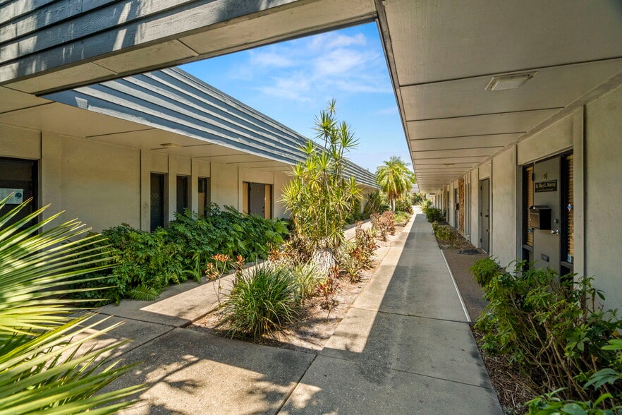 More Photos Of 10333 Seminole Blvd, Largo Office For Sale